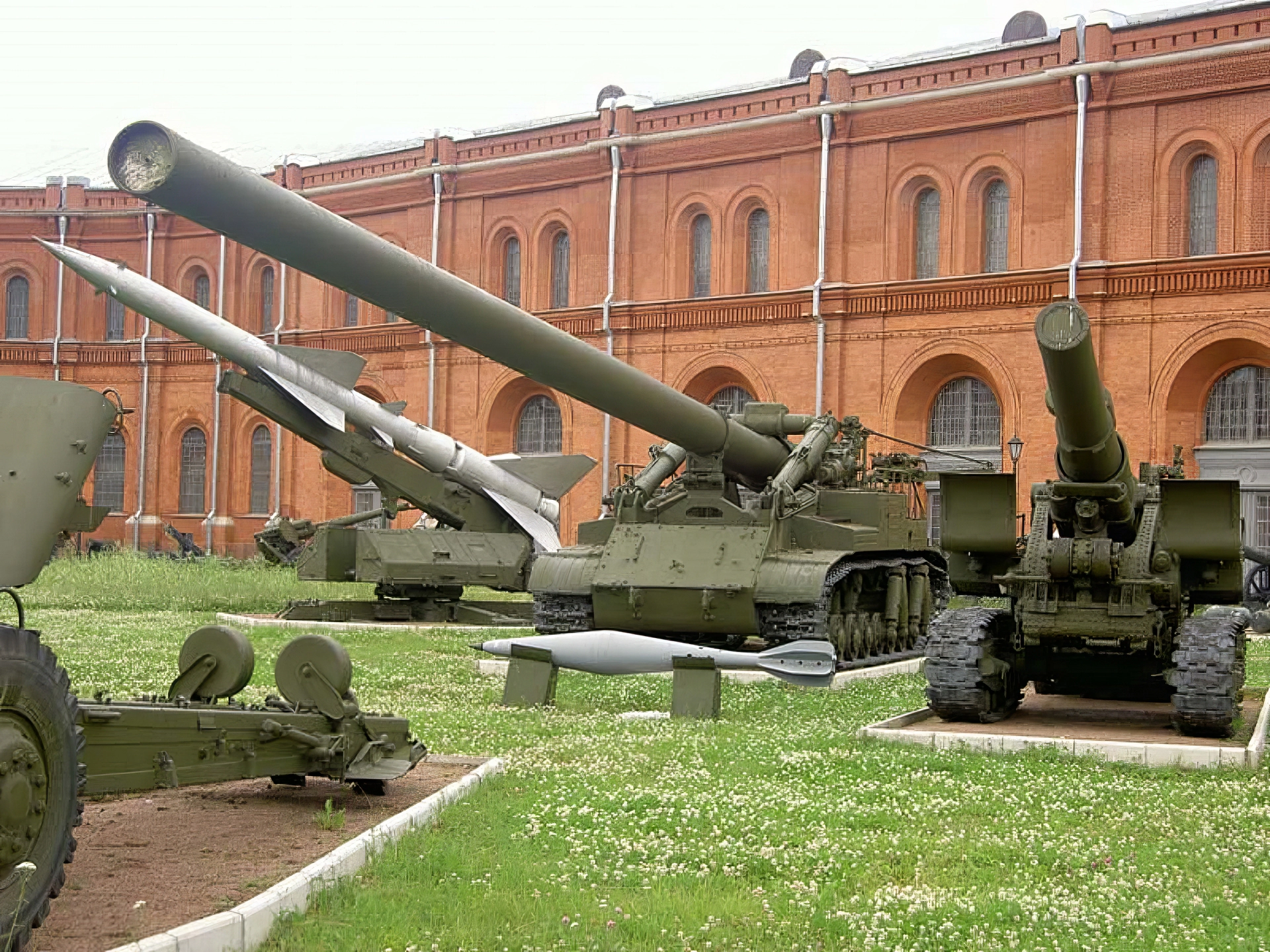 420mm 2B1 Oka