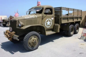 GMC - 2 1,2 ton - 6x6 - Gå Runt