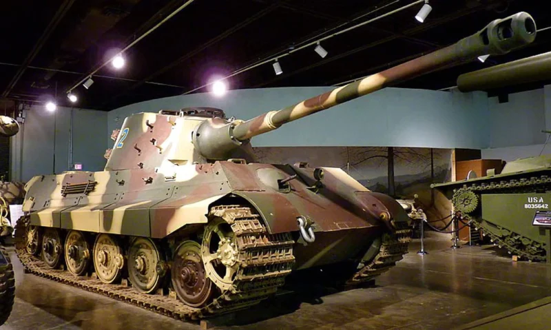 Panzerkampfwagen VI Königstiger 01