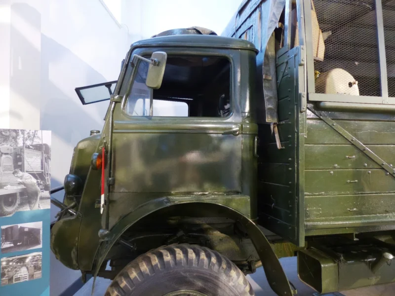 Bedford QL TYPE M 03