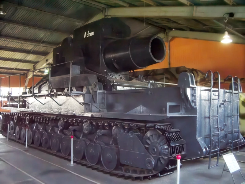 600毫米亚当自行迫击炮