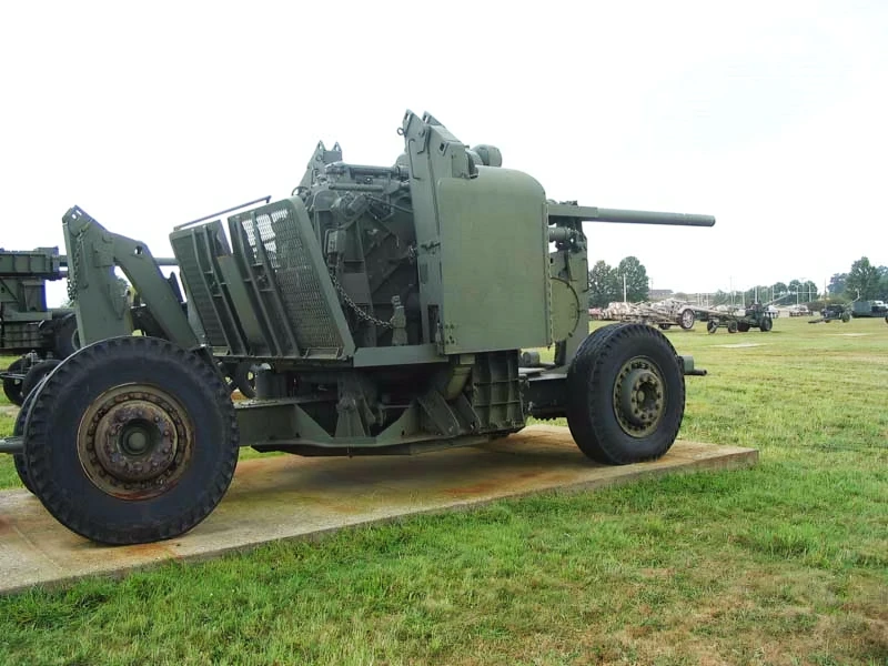 Canon antiaérien M2 de 90 mm