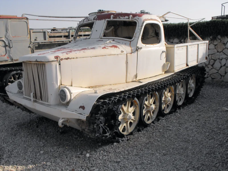 AT-L砲兵トラクター