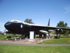 Boeing B-52D-80-BO Stratofortress - Foto e video