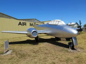 Gloster Meteor T.7 - Photos & Video