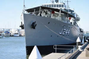 HMAS Castlemaine (J244) - Photos & Video