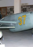 Yak-15 fjær