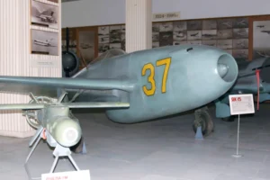 Yak-15 - Foton &; Video