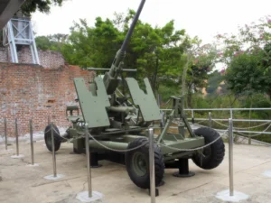 Bofors 40 mm - Sprehod Okoli