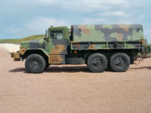 Camion da carico M35 da 21/2 tonnellate - Foto e video