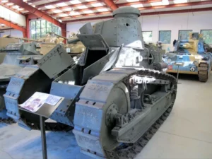 Seks ton tank M1917 - WalkAround