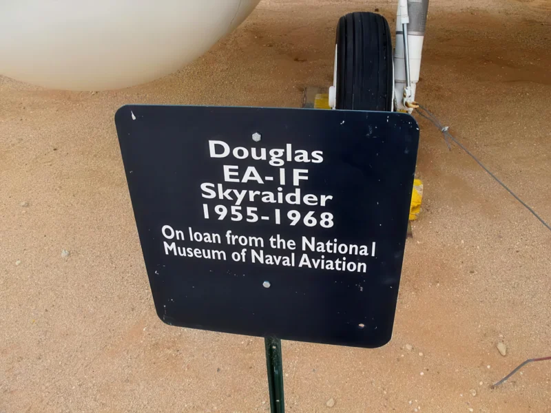 Douglas EA-1F Skyraider 008