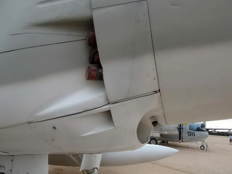 Douglas EA-1F Skyraider 009