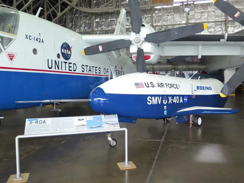 Boeing X-40A 01