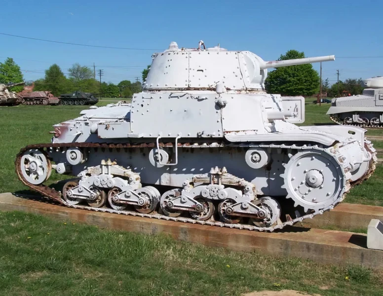 Carro Armato M13-40 01