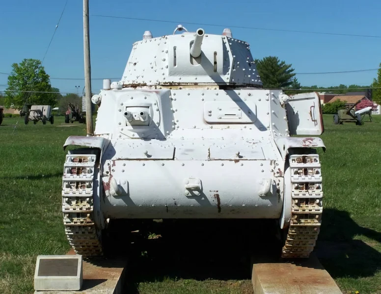 Carro Armato M13-40 03