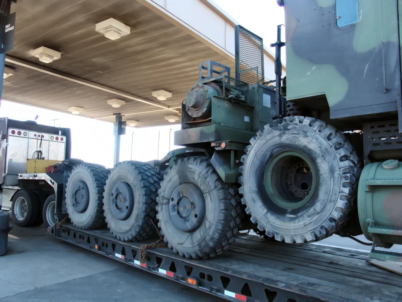 M1070 Heavy Equipment Transport 09