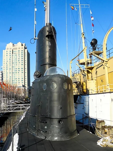 USS Becuna SS-319 06