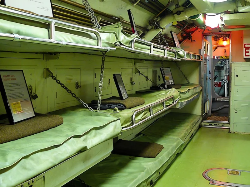 USS Becuna SS-319 09