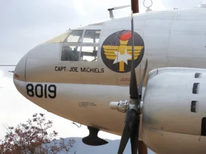 Curtiss C-46 Commando - Bilder & Video