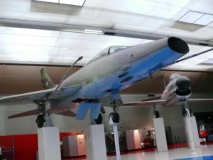 ノースアメリカンF-100スーパーセイバー - 写真&ビデオ