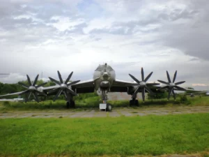 图波列夫Tu-142 - 照片和视频