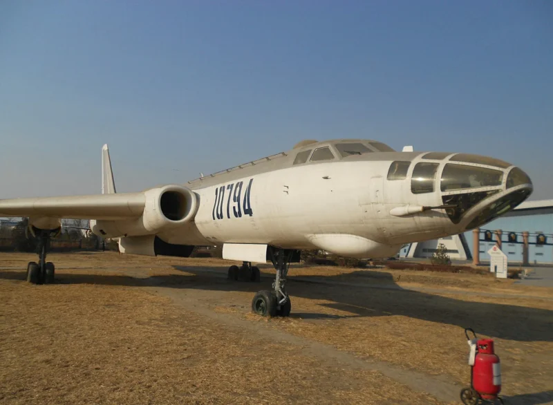 Tupolev Tu-16 Badger 02