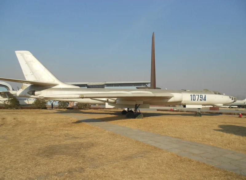 Tupolev Tu-16 Badger 03