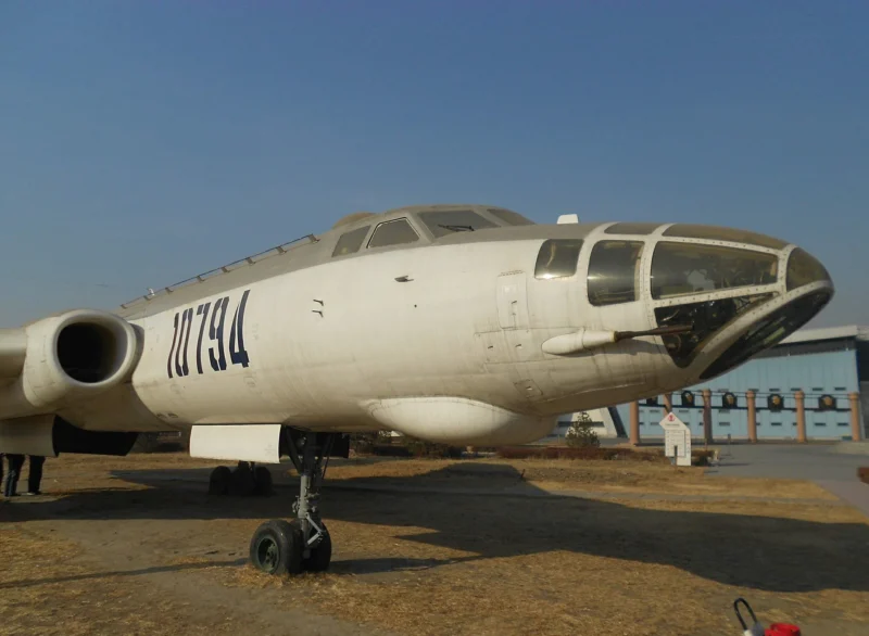 Tupolev Tu-16 Badger 04