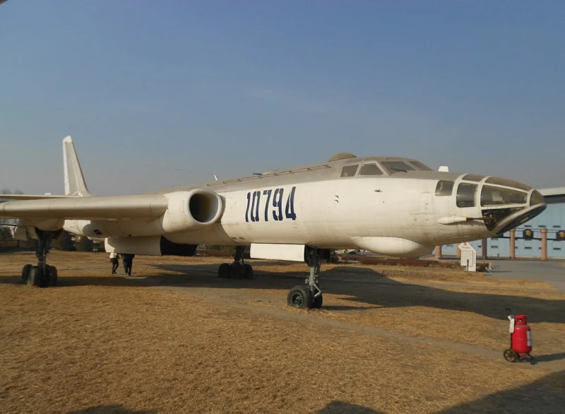Tupolev Tu-16 Badger 05