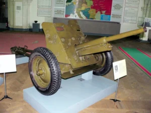 45 mm protitankové dělo M1937 - Fotky a videa